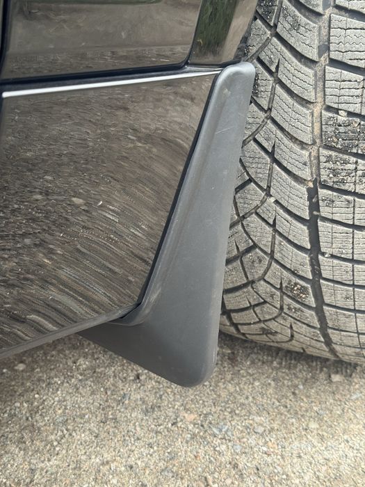 Cadiillac Lyriq бризговики штора