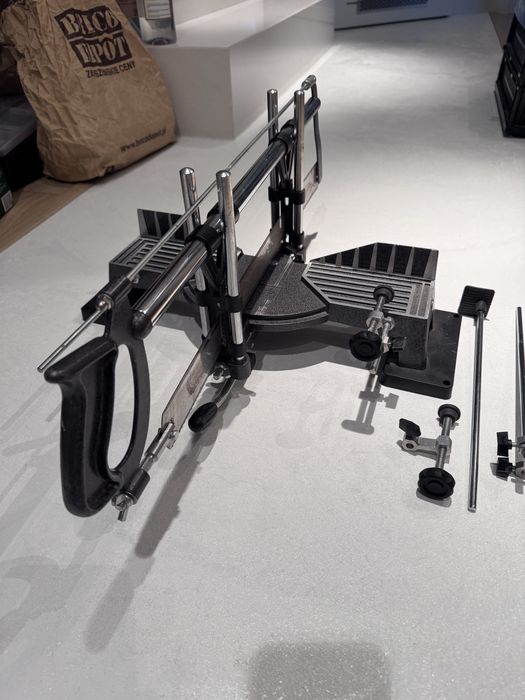 Ręczna piła ukośna TOPEX z prowadnicami