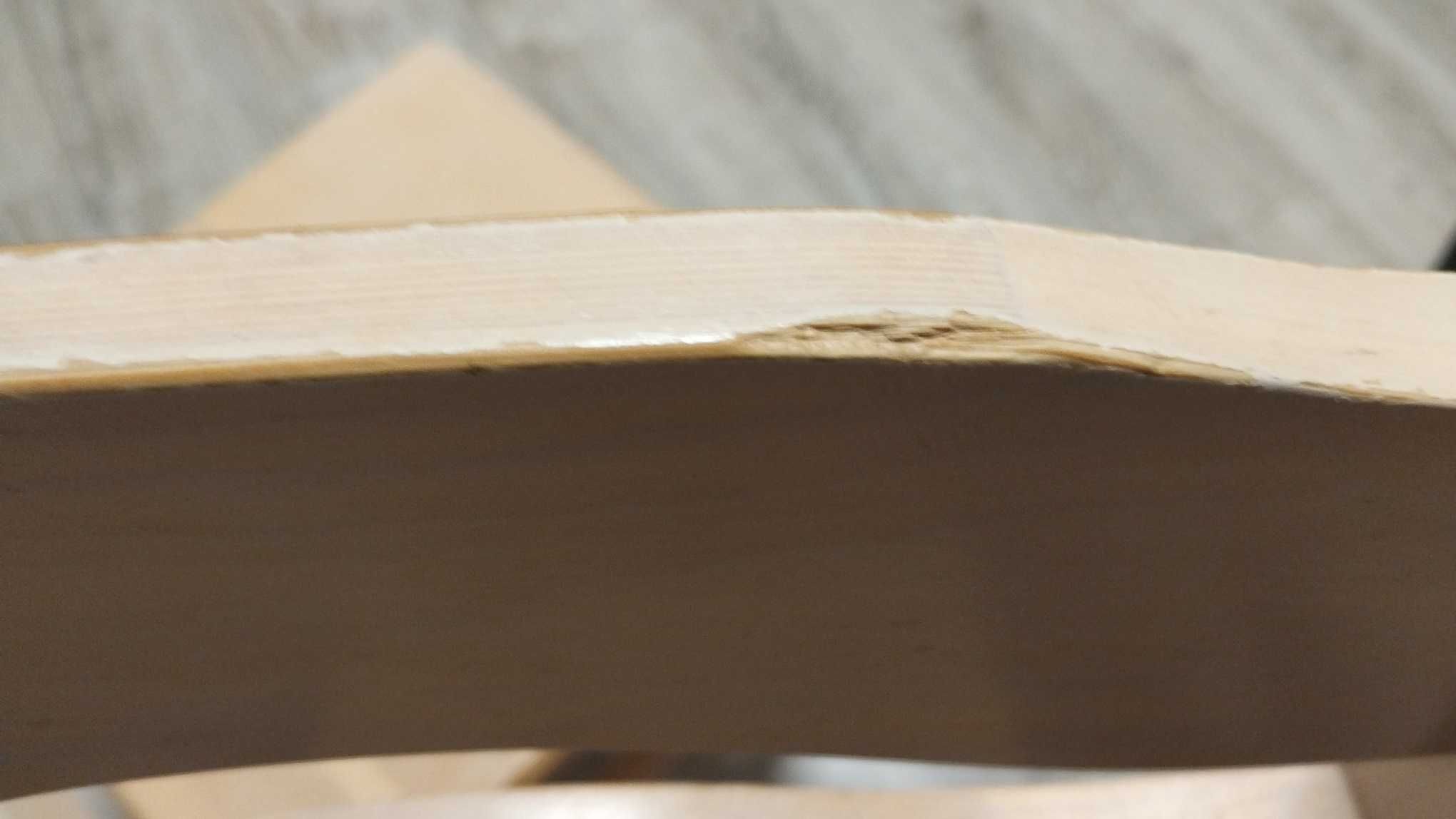 Stół kuchenny z czterema krzesłami - lite drewno  sosnowe.