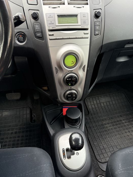 Vendo toyota yaris caixa automatica