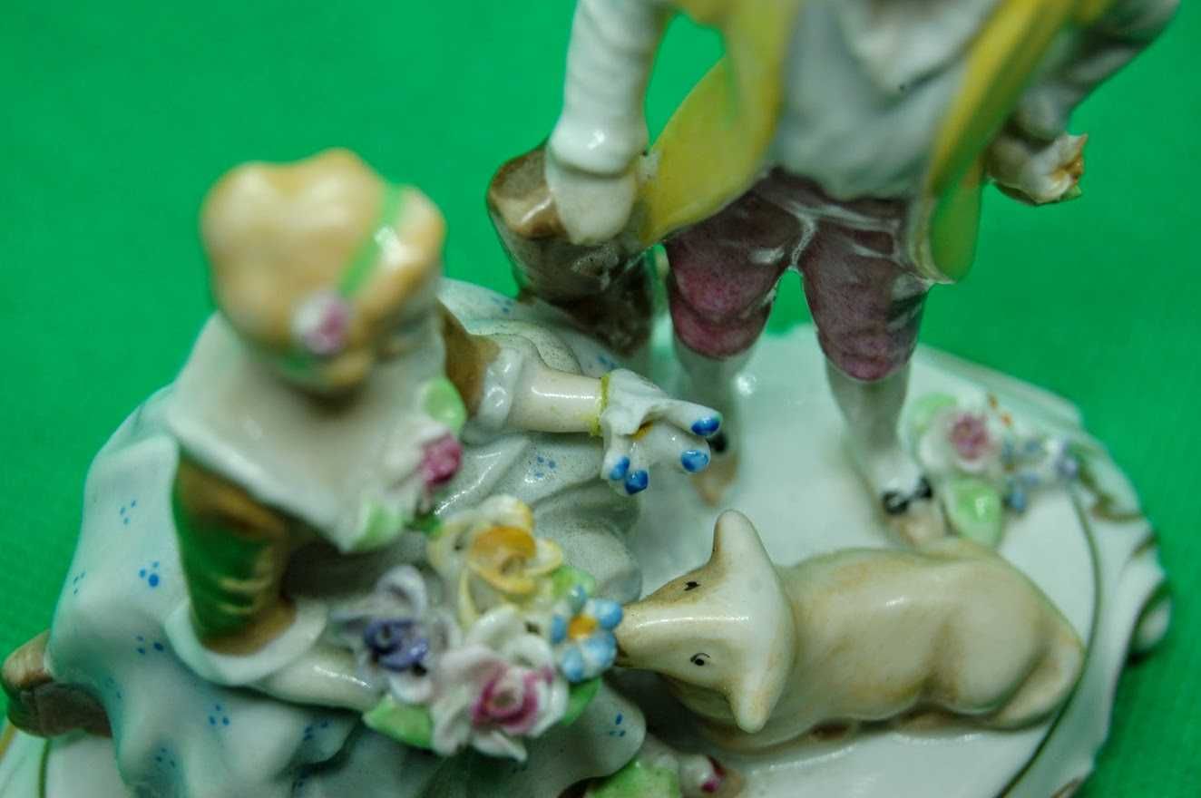 Estatueta casal romântico porcelana Artibus século XX