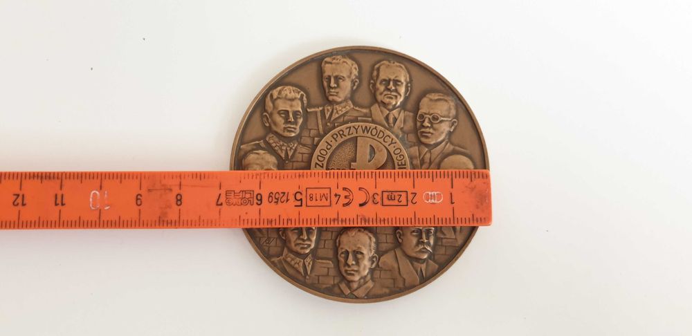 Starocie z Gdyni - Medal AK do rozpoznania