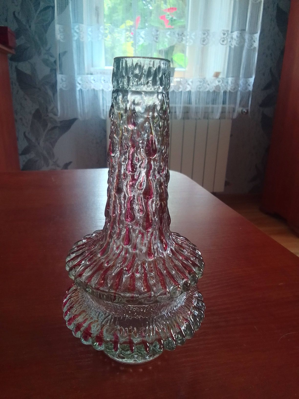 Szklany wazon UFO