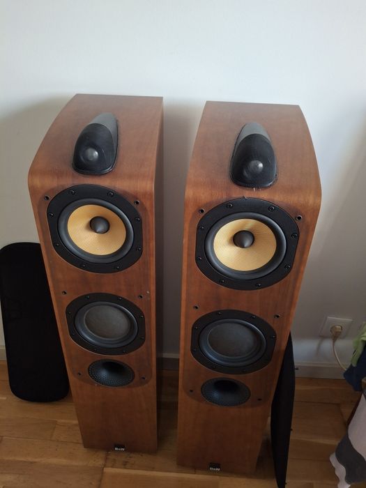 B&W 704 colunas hi-fi