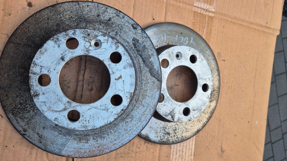 Tarcze hamulcowe tył VW Golf IV