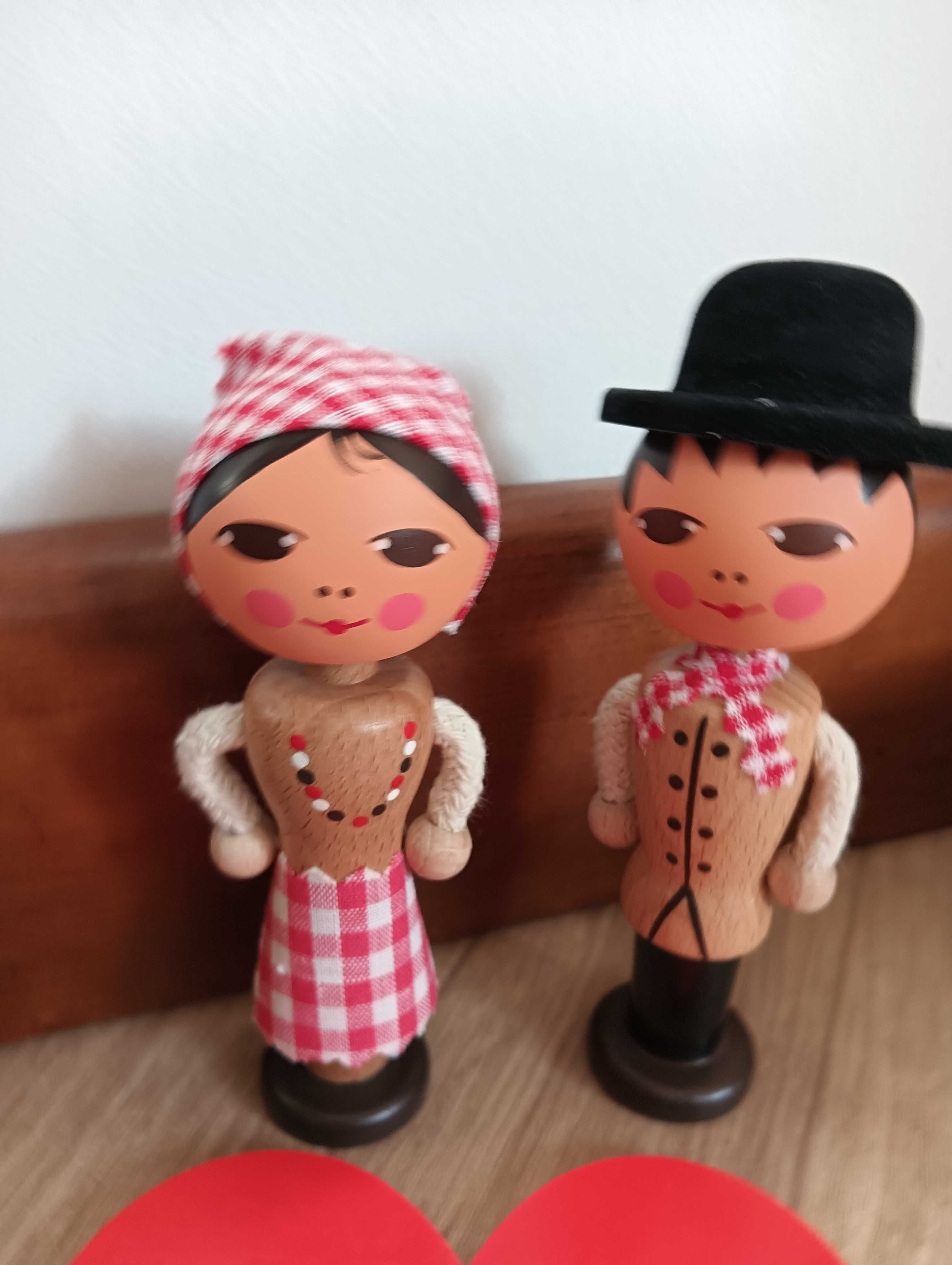 Figurki z ruchoma głowa zakochana para