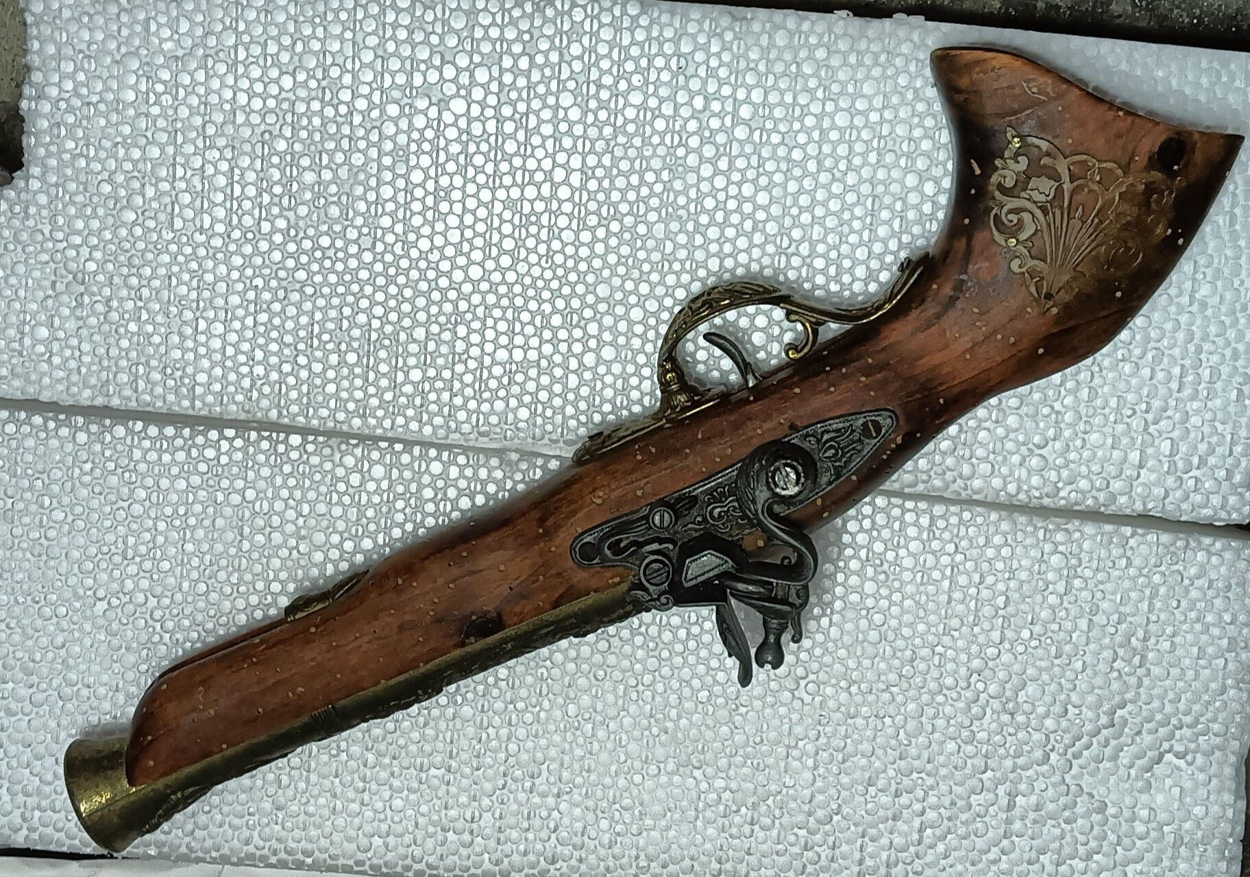 Pistolas decorativas.