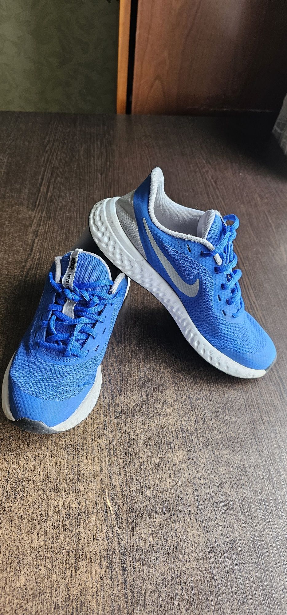 Кросівки Nike Revolution 36.5, стелька 24 см