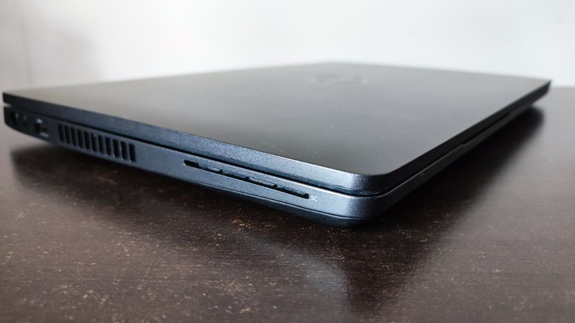 Portátil Dell Precision 3450 i5-8265U|16GB|M2 256GB|15.6"|Radeon Pro