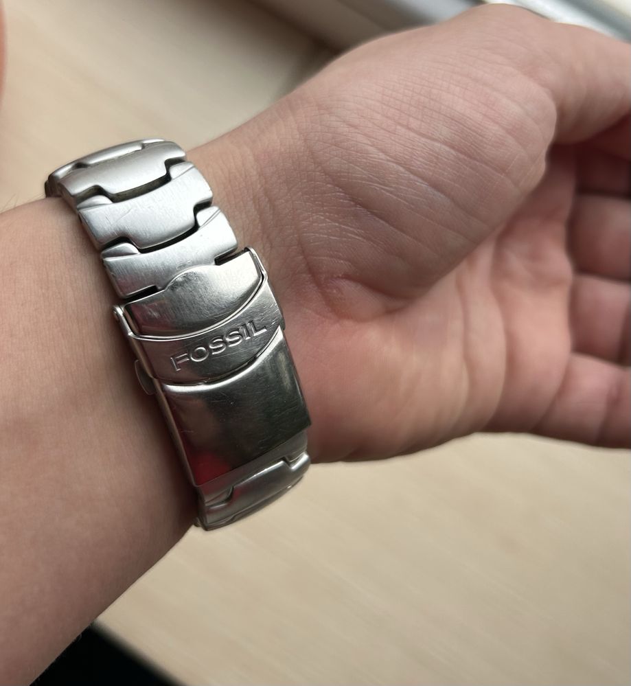 Продам часы fossil aluminium