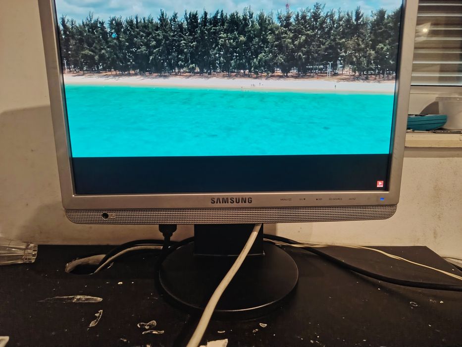 Vendo monitor Samsung 17 polegadas em muito bom estado