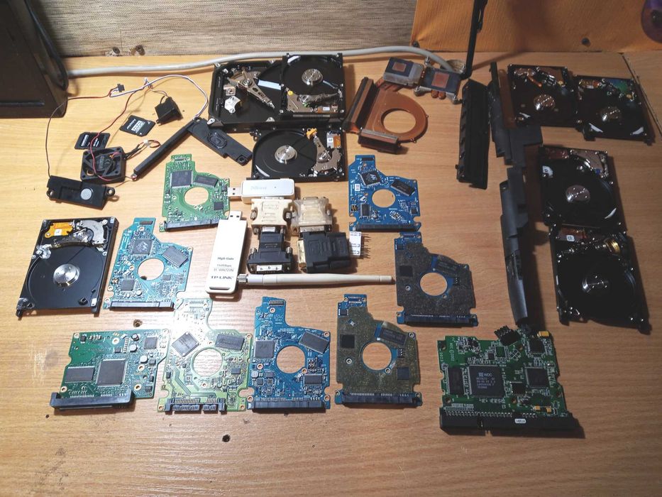 Duża paczka  – kable, zasilacze, wentylatory, HDD, napędy