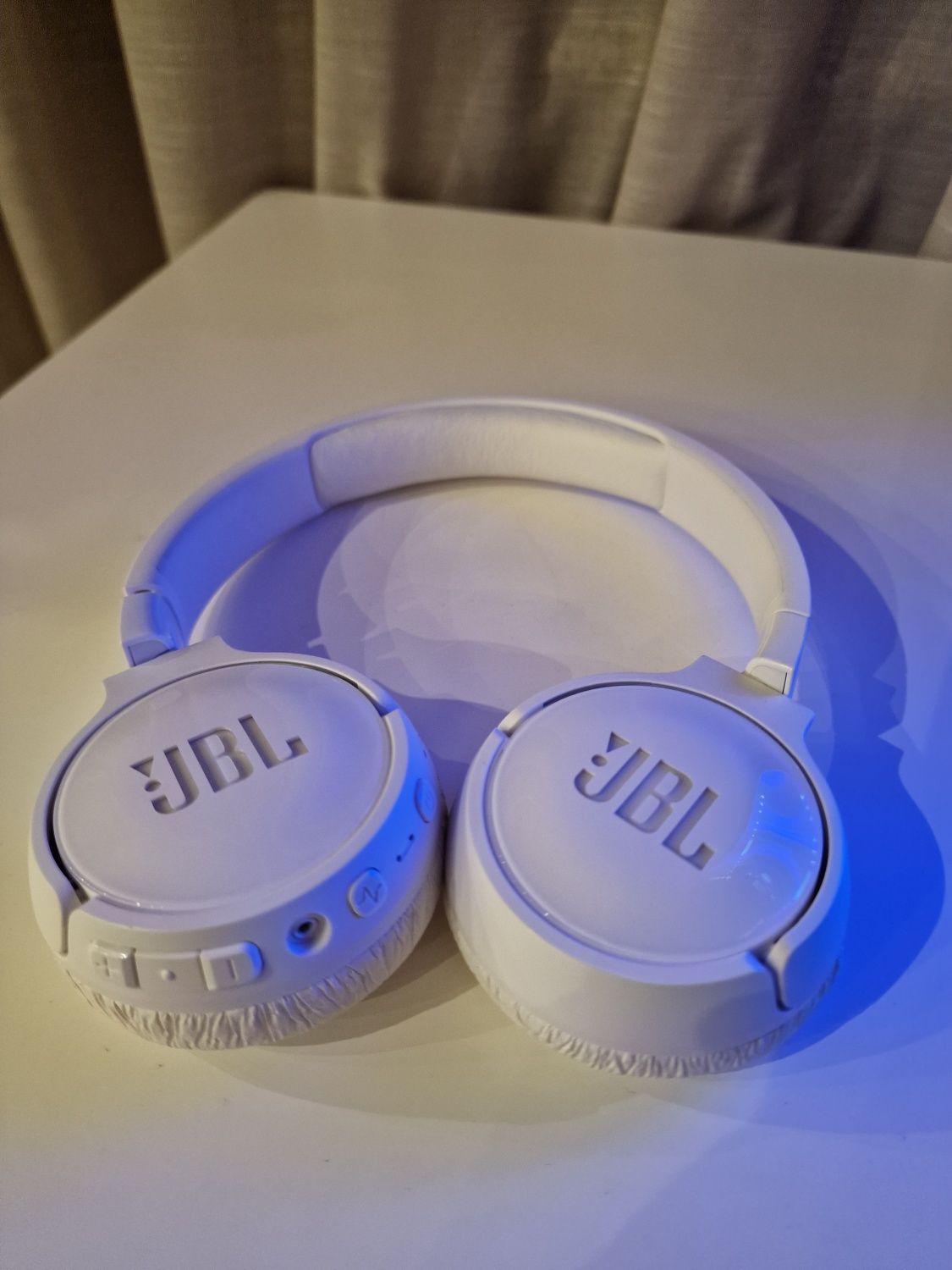 Auscultadores Bluetooth JBL Tune 600BTNC - Branco --