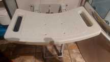 Taboret prysznicowy przyścienny