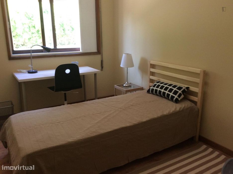 74019 - Quarto com cama de solteiro em...