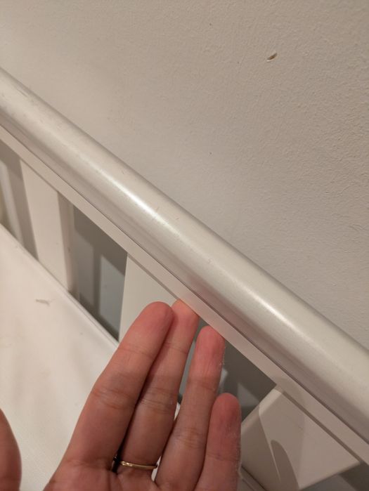 Łóżeczko drewniane ze szczebelkami niemowlęce z materacem