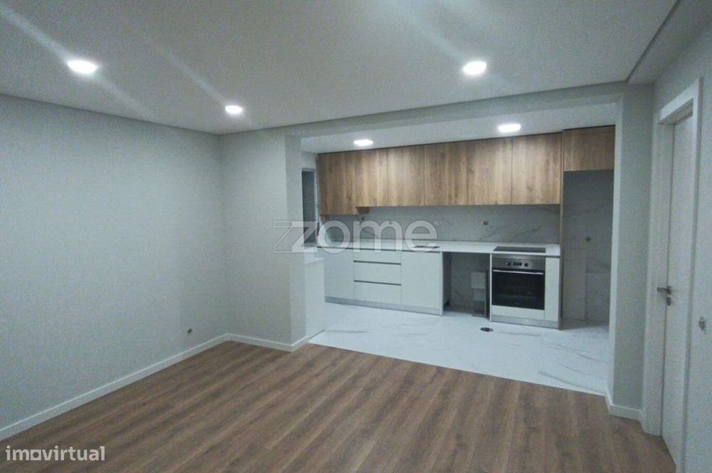 T2 Completamente Renovado No Centro De Paredes