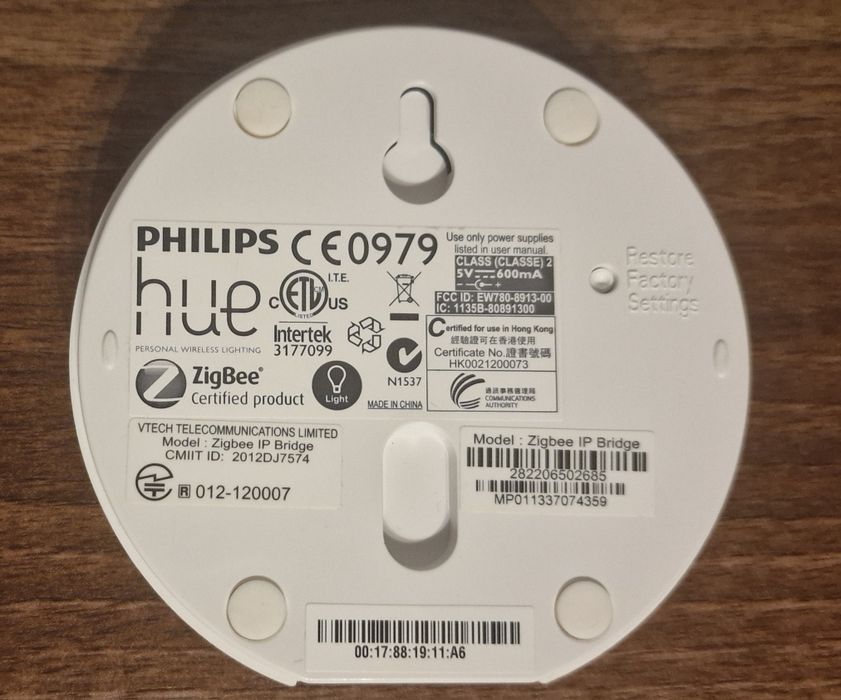 Philips Hue, żarówka white and colour, mostek, zasilacz, przewód