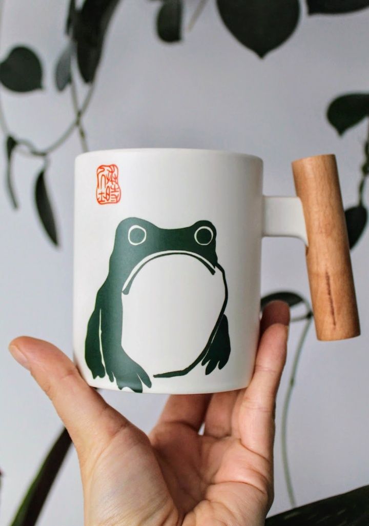 Kubek Zielona żaba, Grumpy Frog, drewniana rączka, 330ml