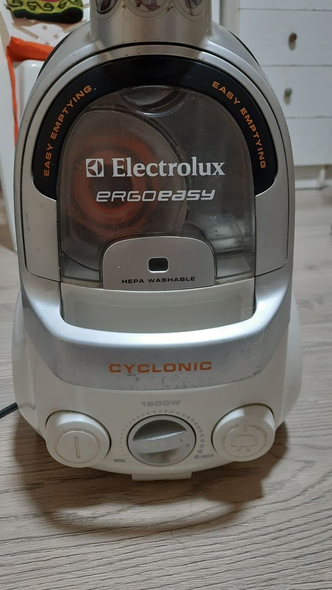 Пылесос без мешка ELECTROLUX ZTF 761