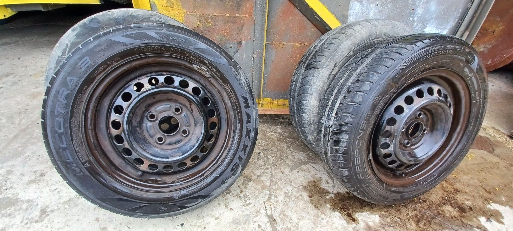 4 koła +  opony z felgami 175/65R14 (2 Dublop + 2 Maxxis )