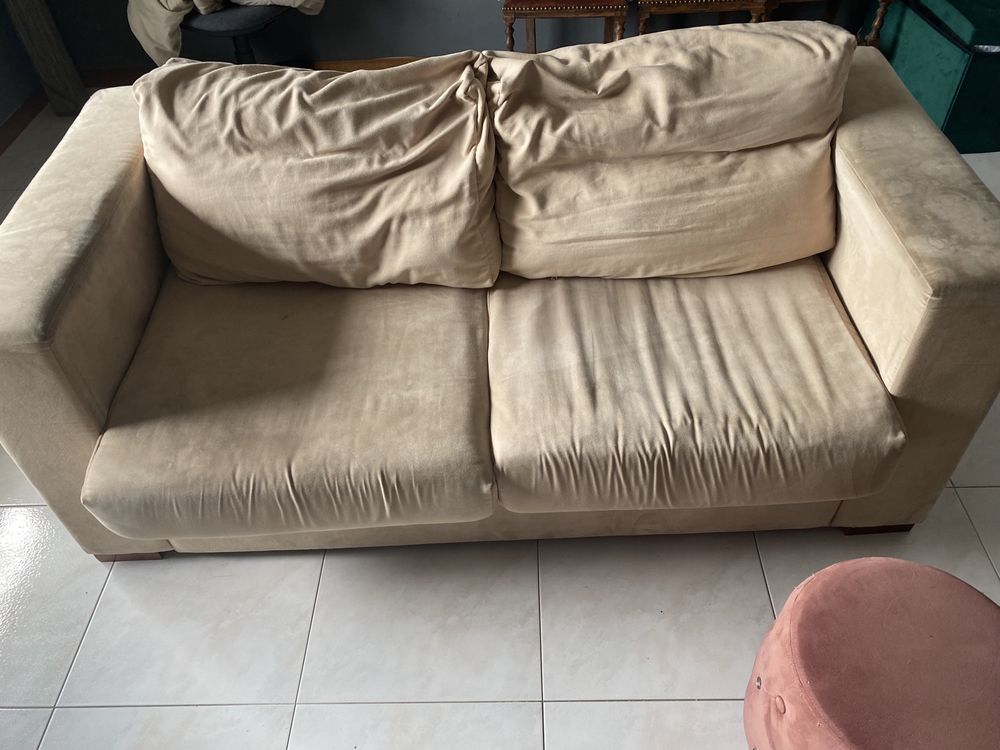 Sofa-cama e mesa de centro/Tv