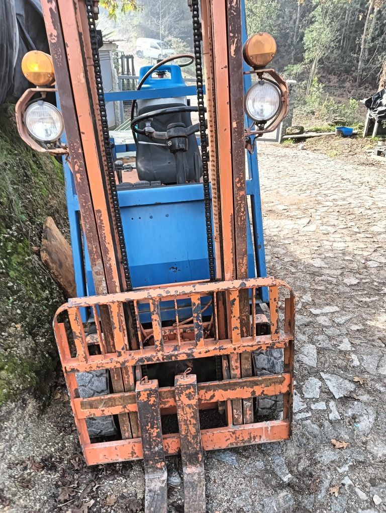Empilhador Toyota a gaz e gasolina de 800kls