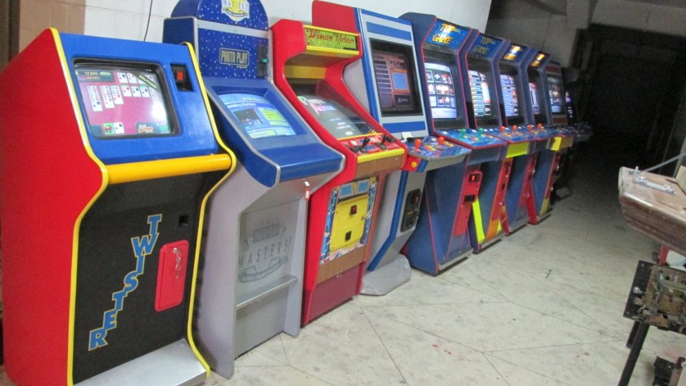 Máquinas jogos arcades com 50 jogos até 2800  jogos , como nova