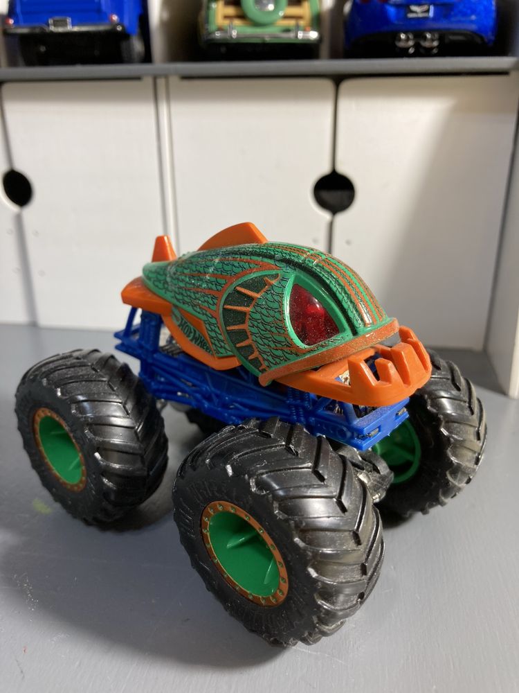 Машинка Hot Wheels Monster Trucks  Piran-ahh