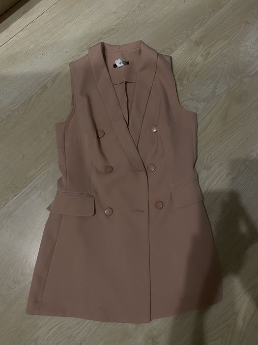 Жіночний брючний костюм