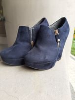 Śliczne Nowe nie używane buty damskie na koturnie okazja