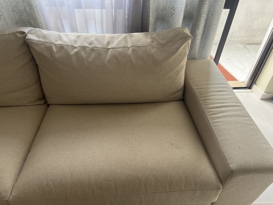 Sofa robusto e confortavel