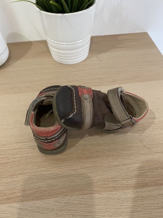 Sandálias/Sapatos em pele