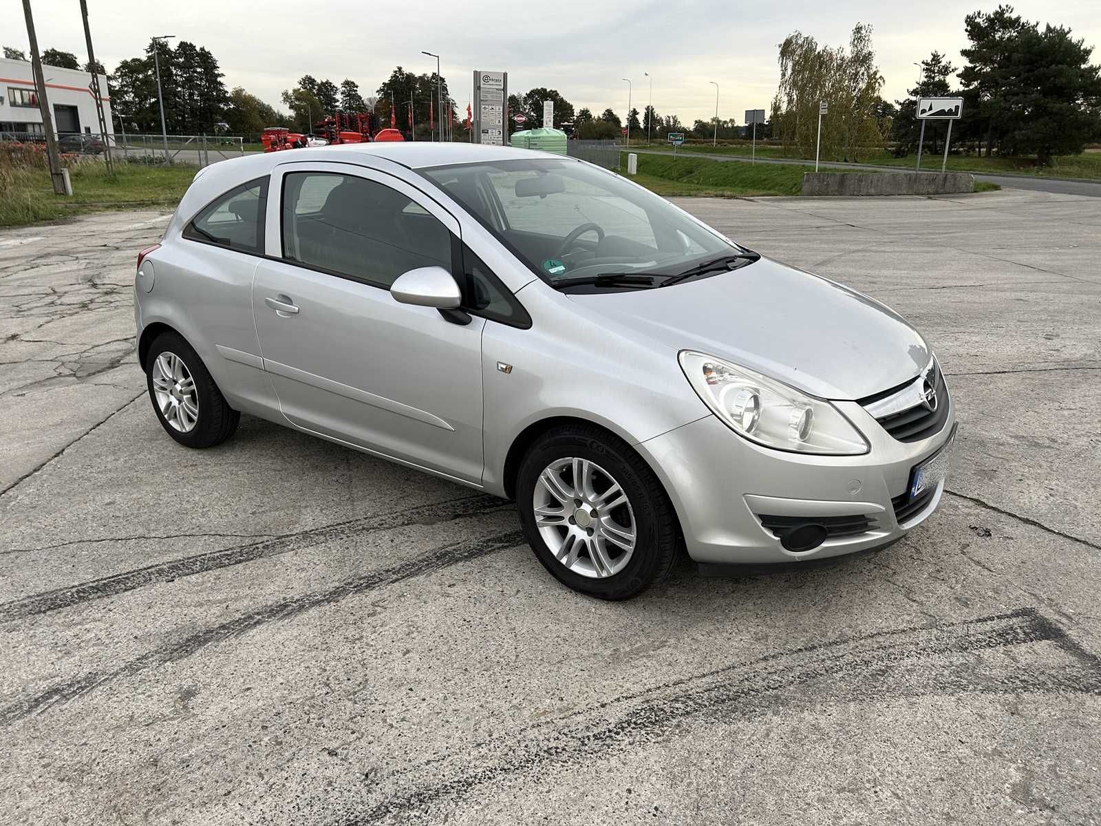 Opel Corsa D *1,2 benzyna* klima* ALU* zarejestrowana*
