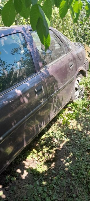 Двері  Opel vectra 1.6  рік  99