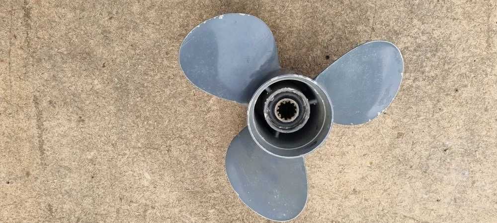 oryginalna śruba napędowa Honda 11.1 x 13  HQ