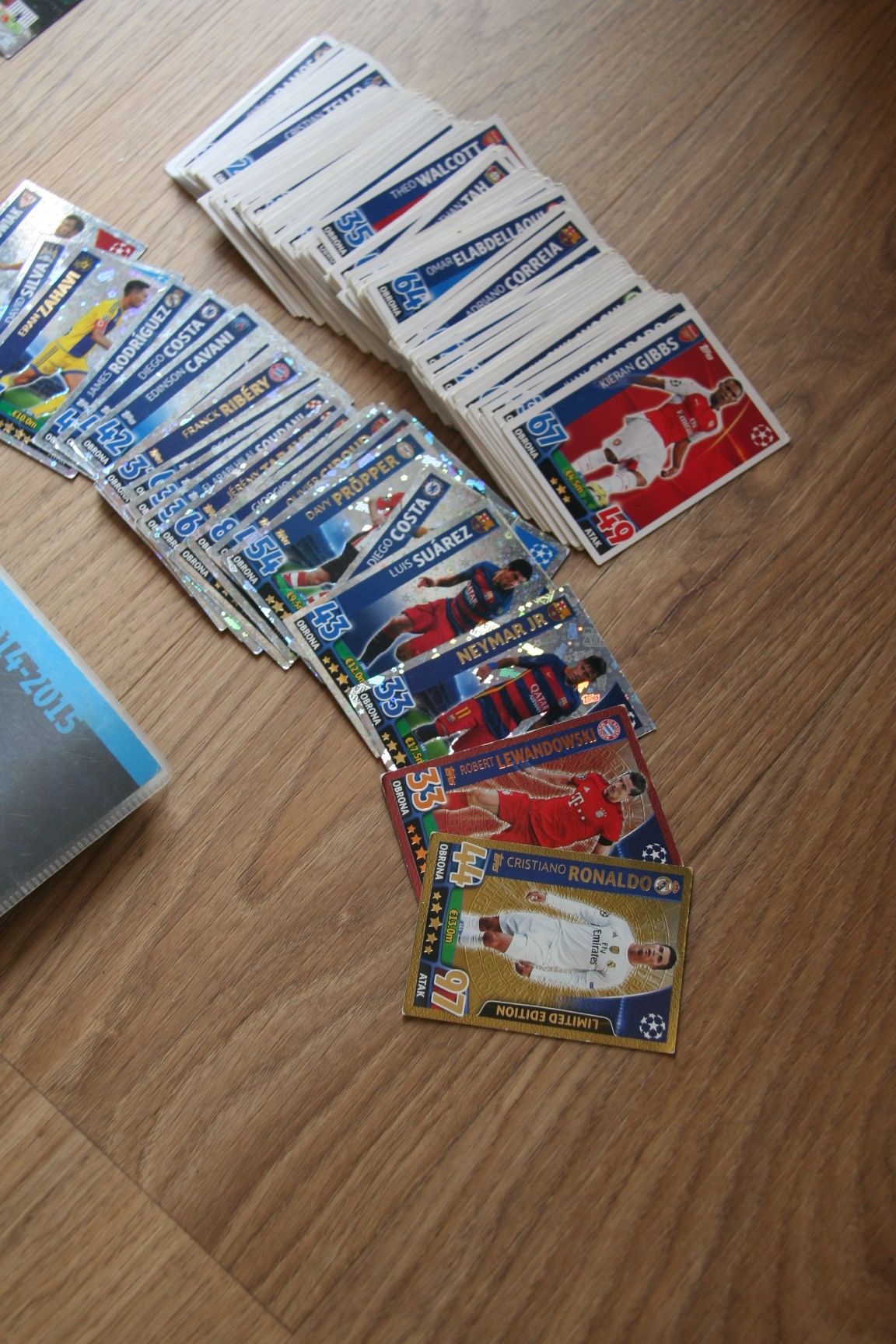 500+ kart piłkarskich