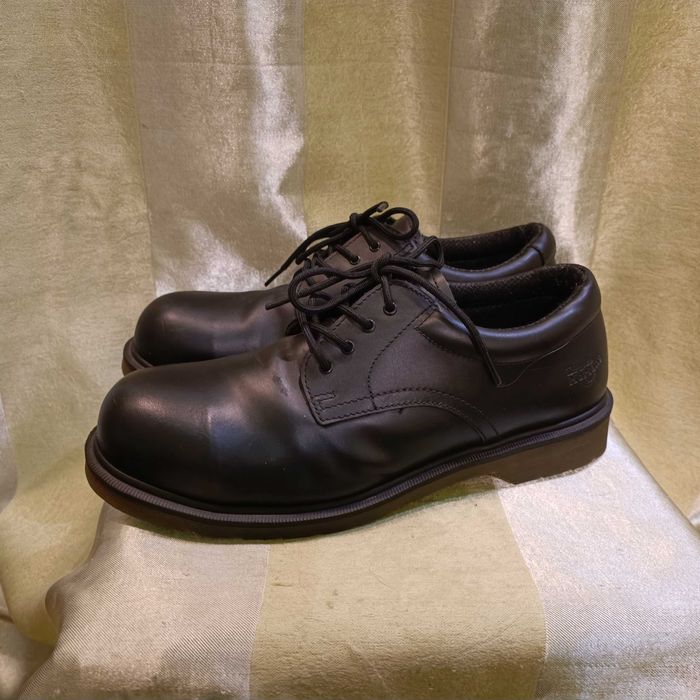 Спецобувь с усиленным металлическим носком  Dr Martens
