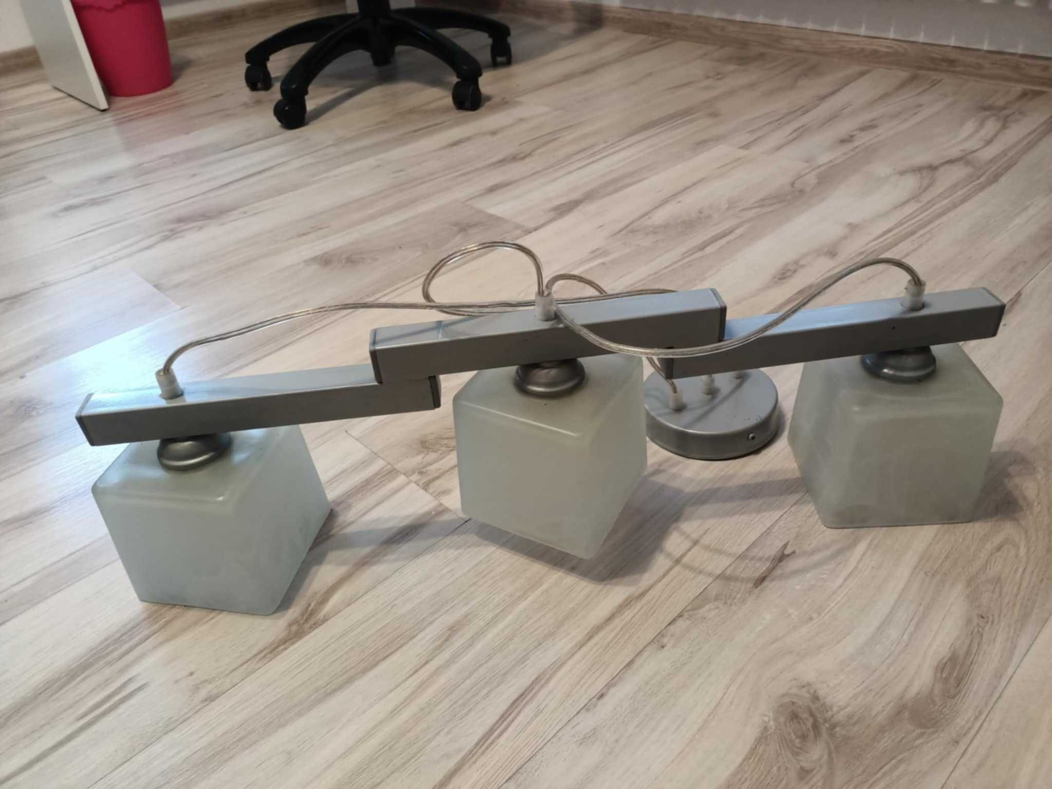 Lampa wisząca z trzema kloszami
