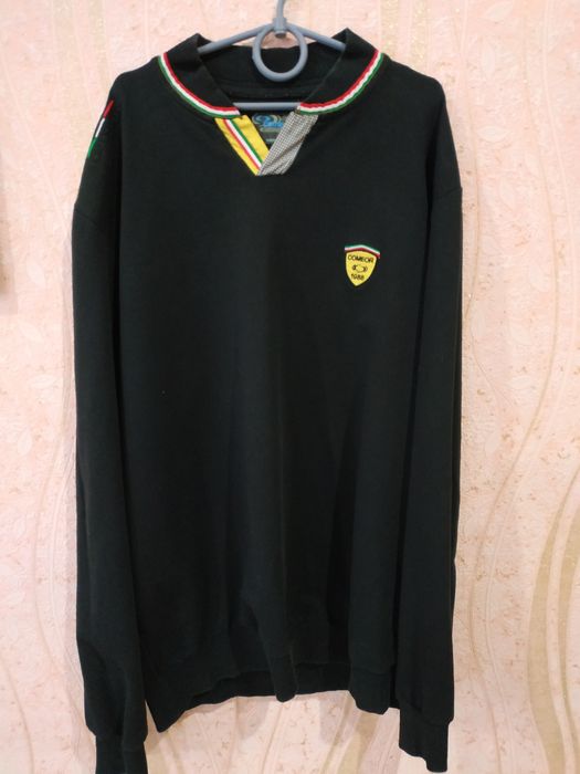 Продам фирменный свитшот.