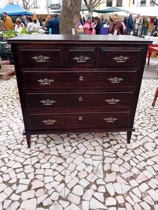 Cómoda em madeira