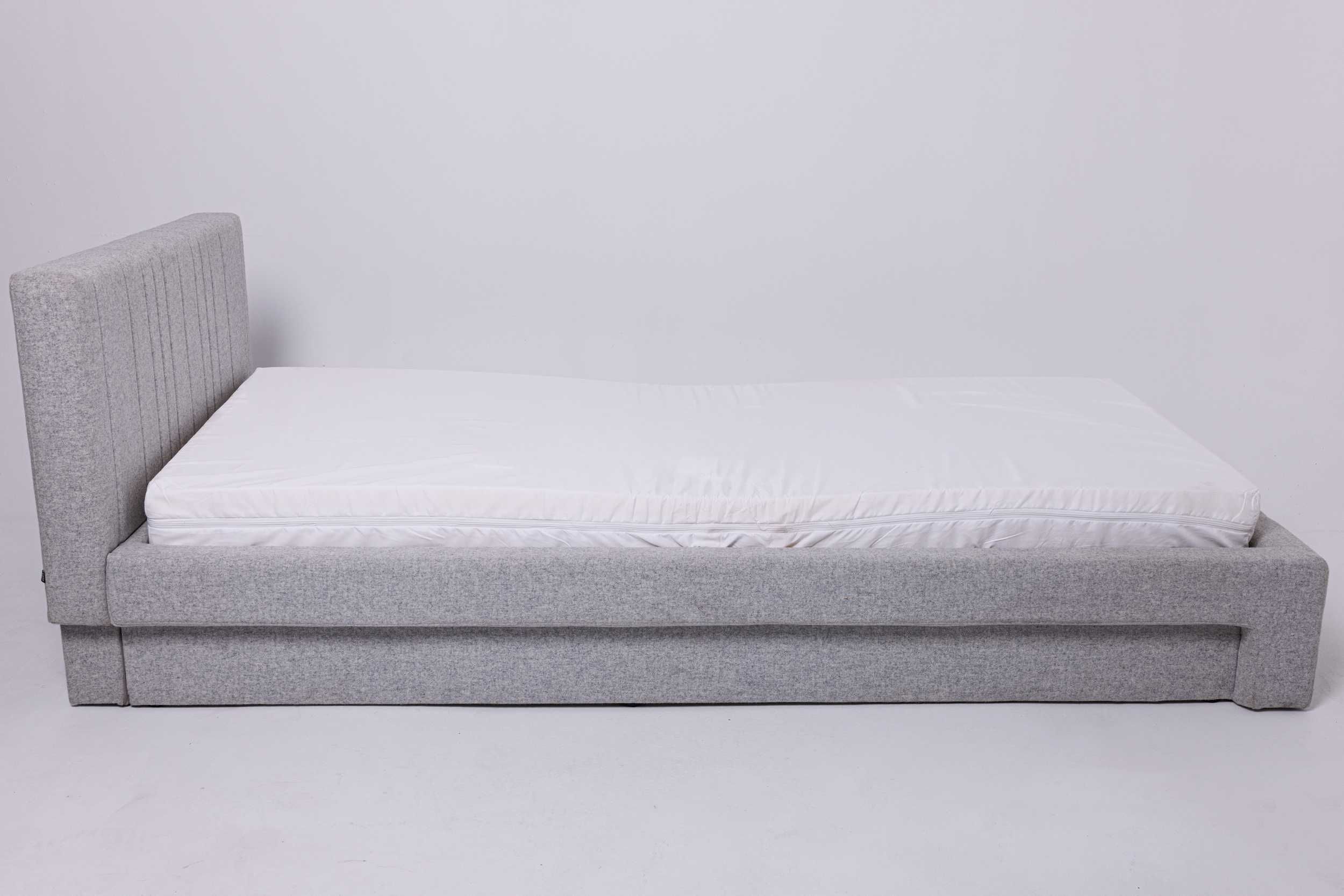 Łóżko pojedyncze NOTI z pojemnikiem na pościel + materac 200 x 90cm