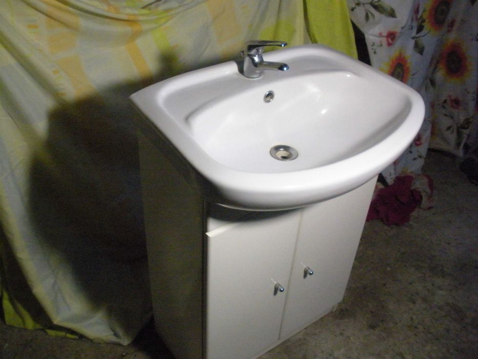 Umywalka + szafka łazienkowa