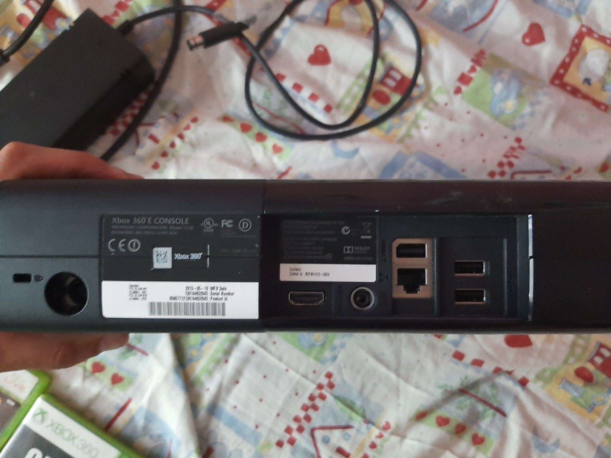 Vendo consola xbox 360 slim com jogos so sem comando