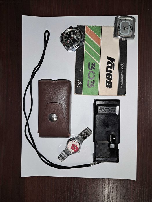 Фотоапарат Київ-303, годинники