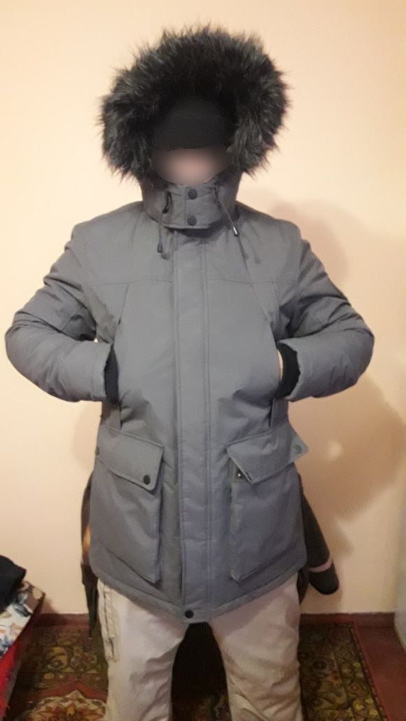 Куртка Зимова з капюшоном хороший стан. Розмір  ( L )