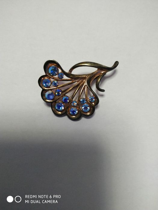 Винтажные броши, подвески.