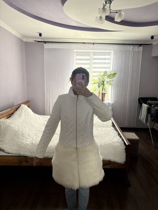 Куртка жіноча білого кольору