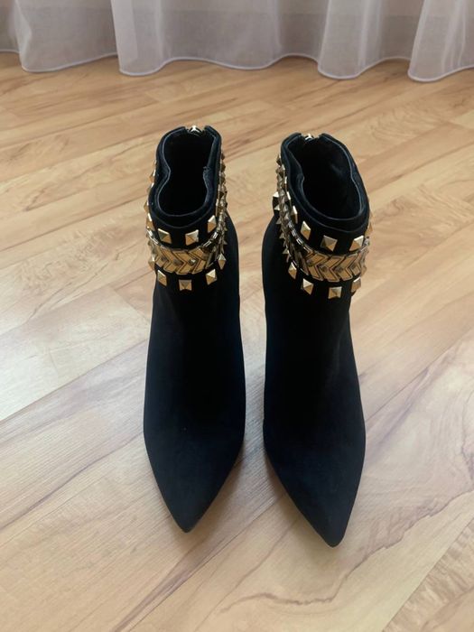 Ботінки з гострим носком