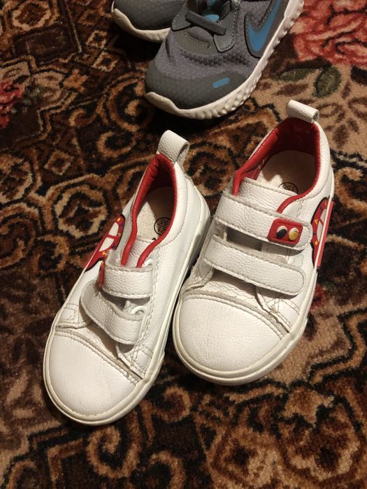 Дитячі красовки з машинкою